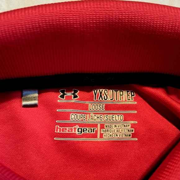 Under Armour boys size YXS red polo loose heat gear, EUC - Picture 2 of 4